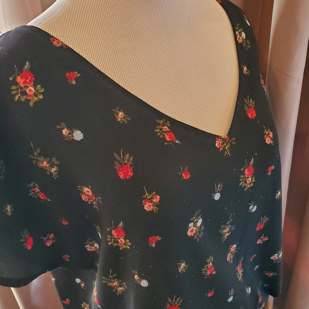 Floral short sleeve blouse